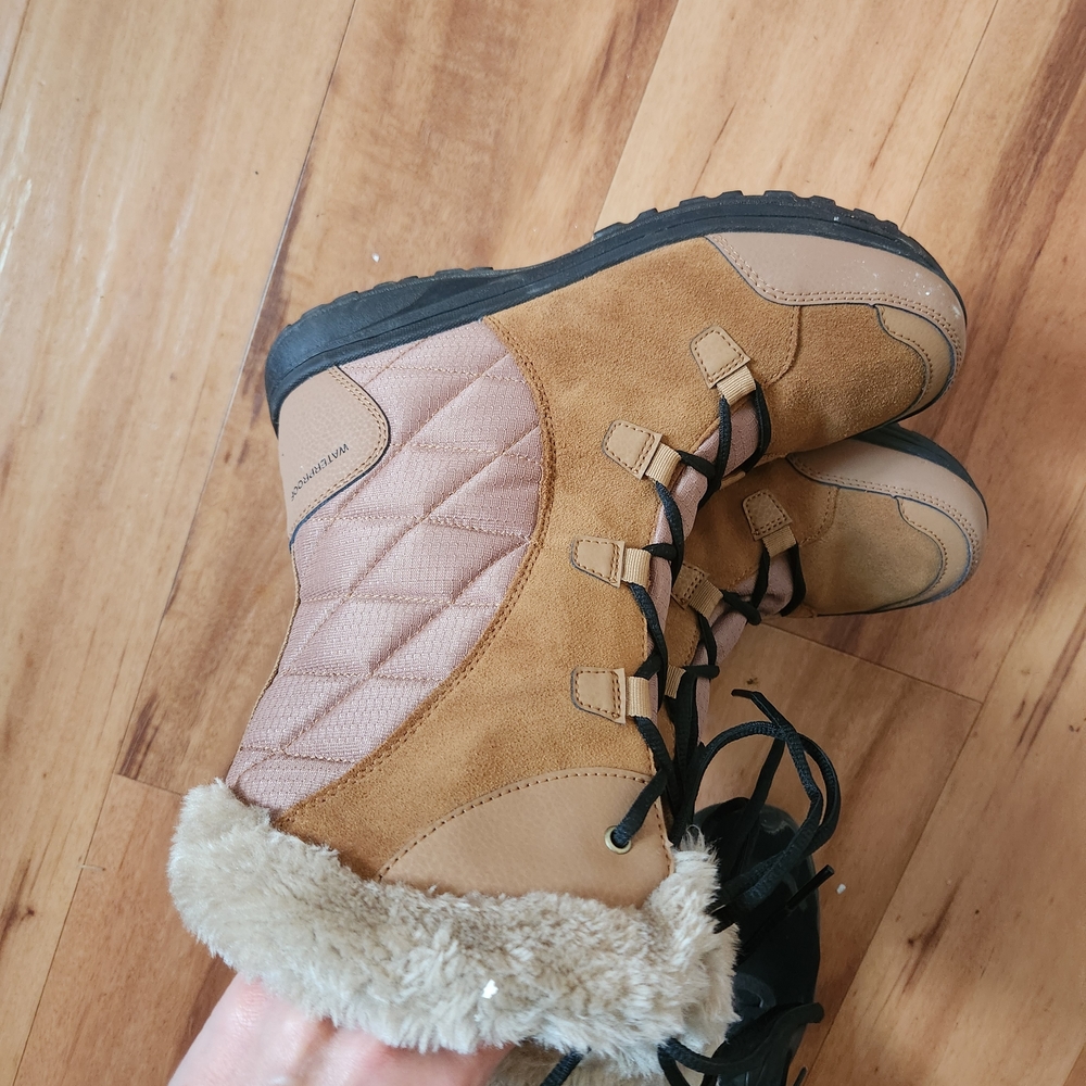 Columbia Tan and Black Winter Boots